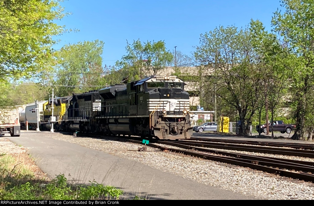 NYSW SU99 underway with ex NS power in the lead